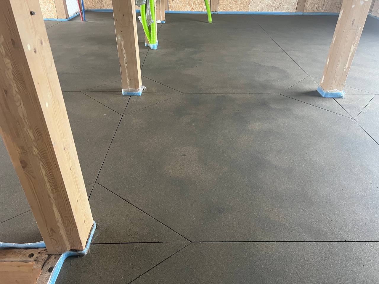 Стяжка пола в частном доме